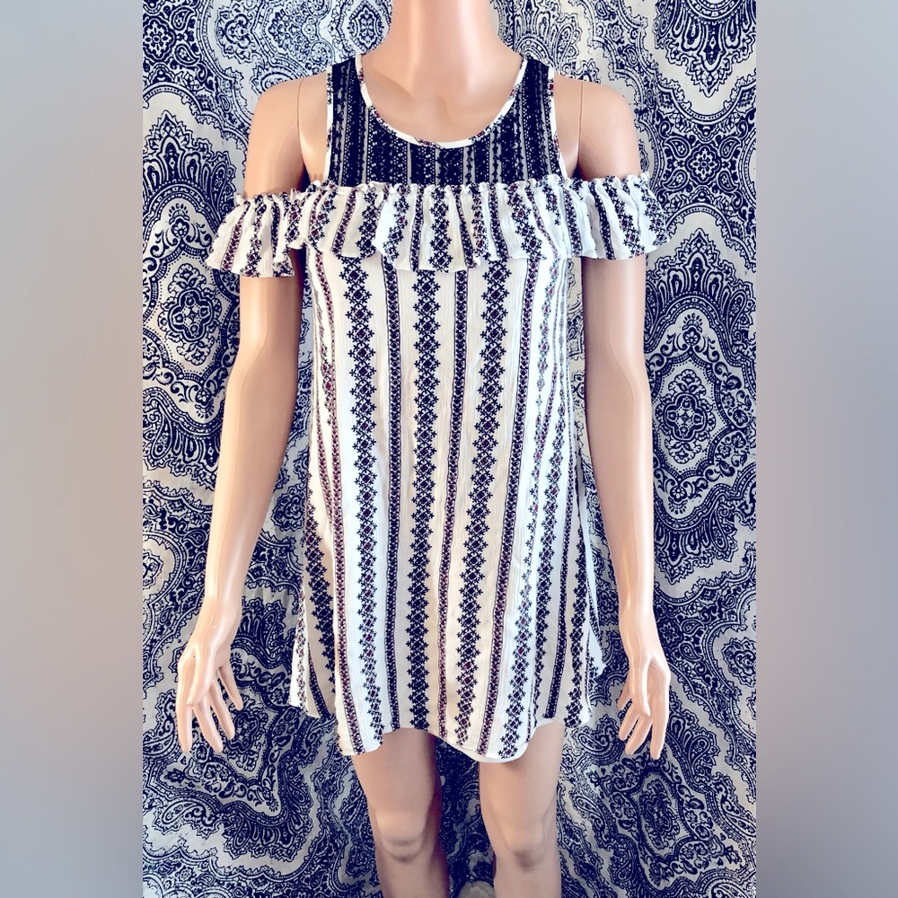 TRULY ME•SARA SARA•OFF SHOULDER•SIZE-L•BLACK&WHITE•MINI DRESS 3 for $15